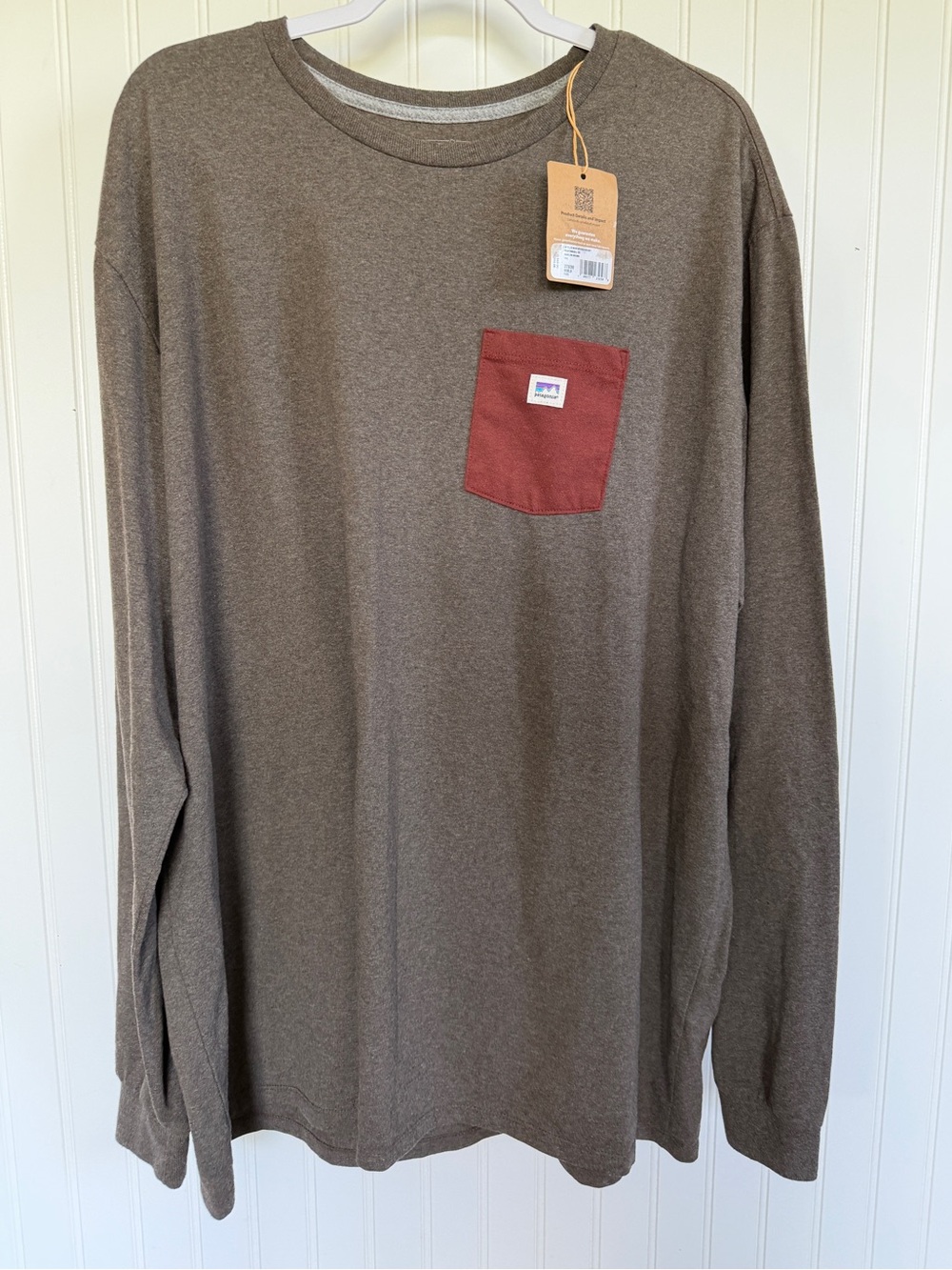 Patagonia‎ Brown Crewneck Tee with Rust Chest Pocket New Men’s XXL New